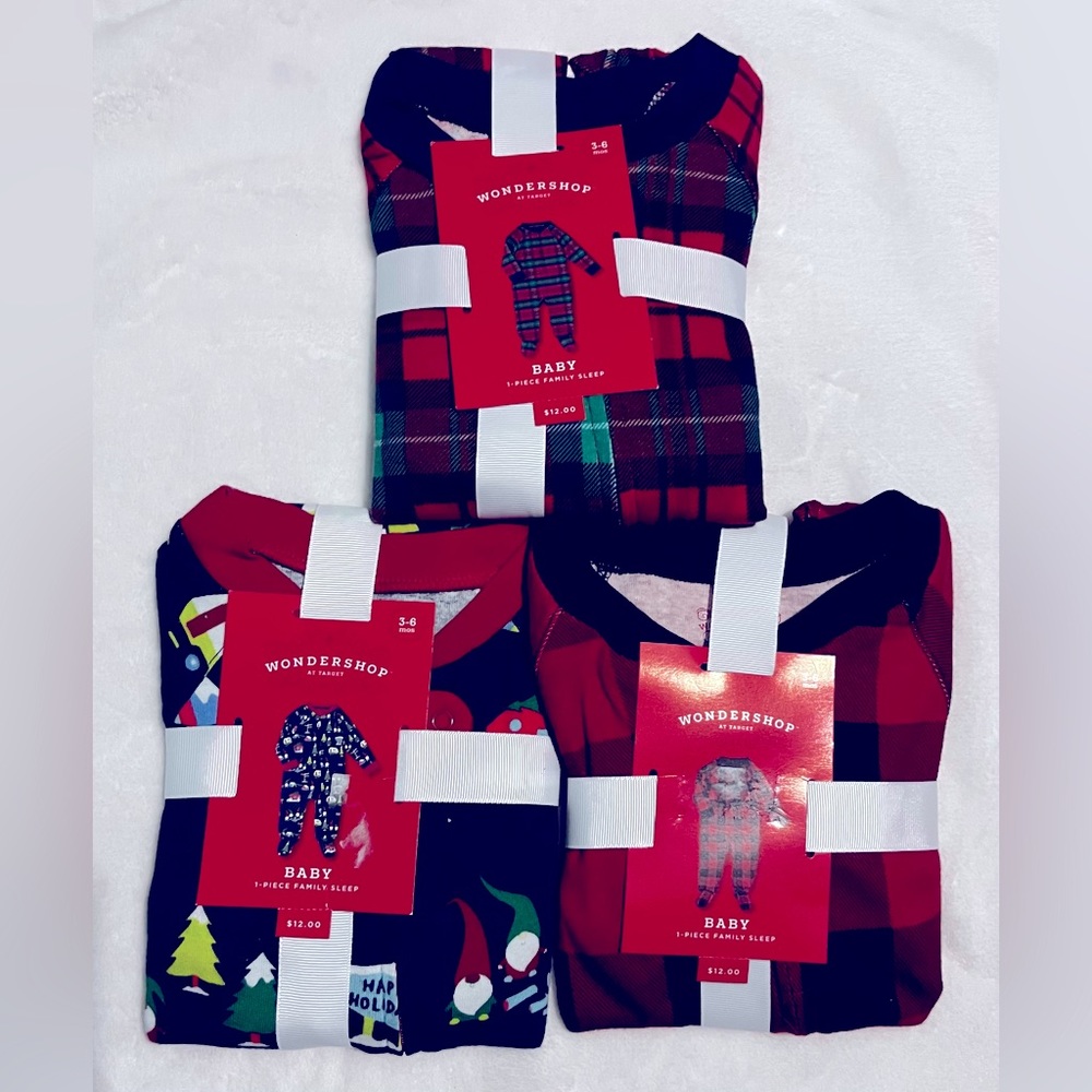 Holiday baby pajamas (NWT) size: 3-6 months
